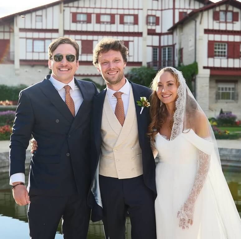 le-marié-en-costume-atelier-blatin-colombier