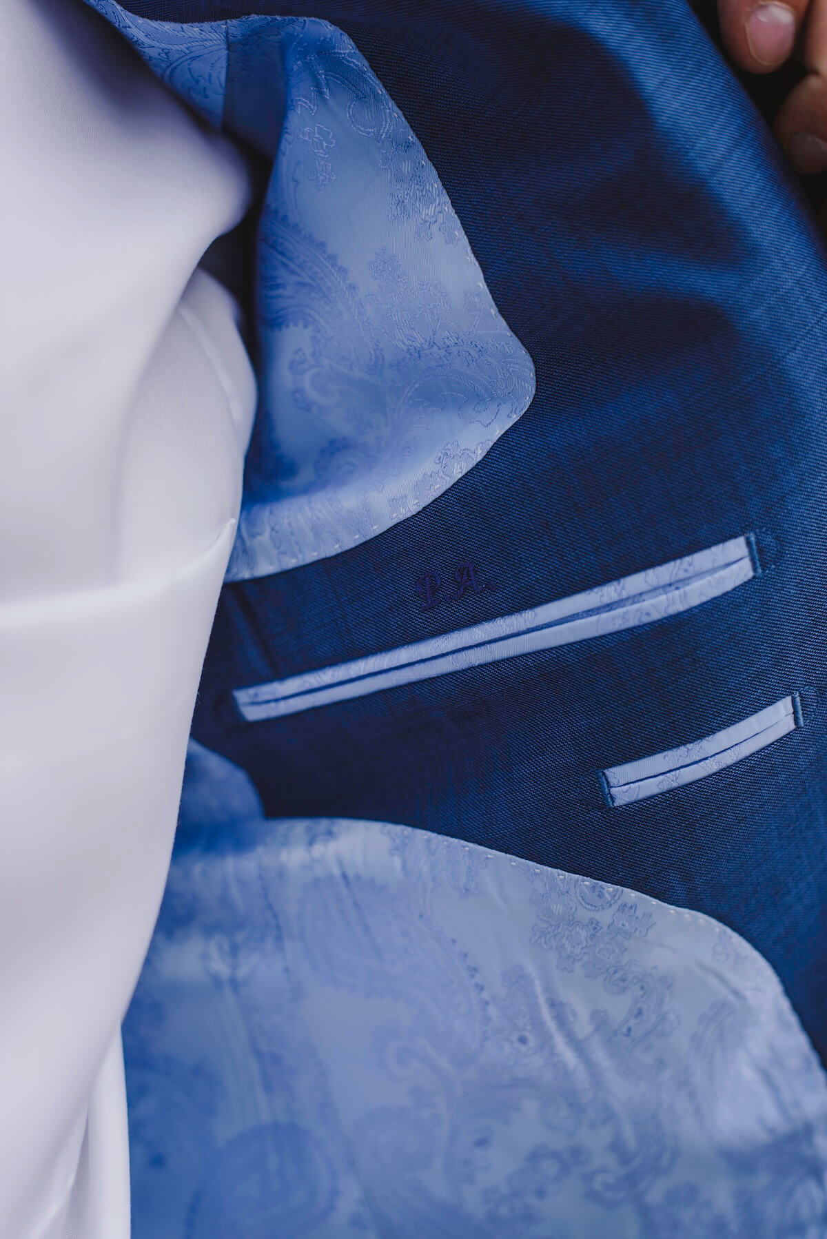 Choix des finitions et de la doublure d'un costume business sur mesure Atelier Blatin